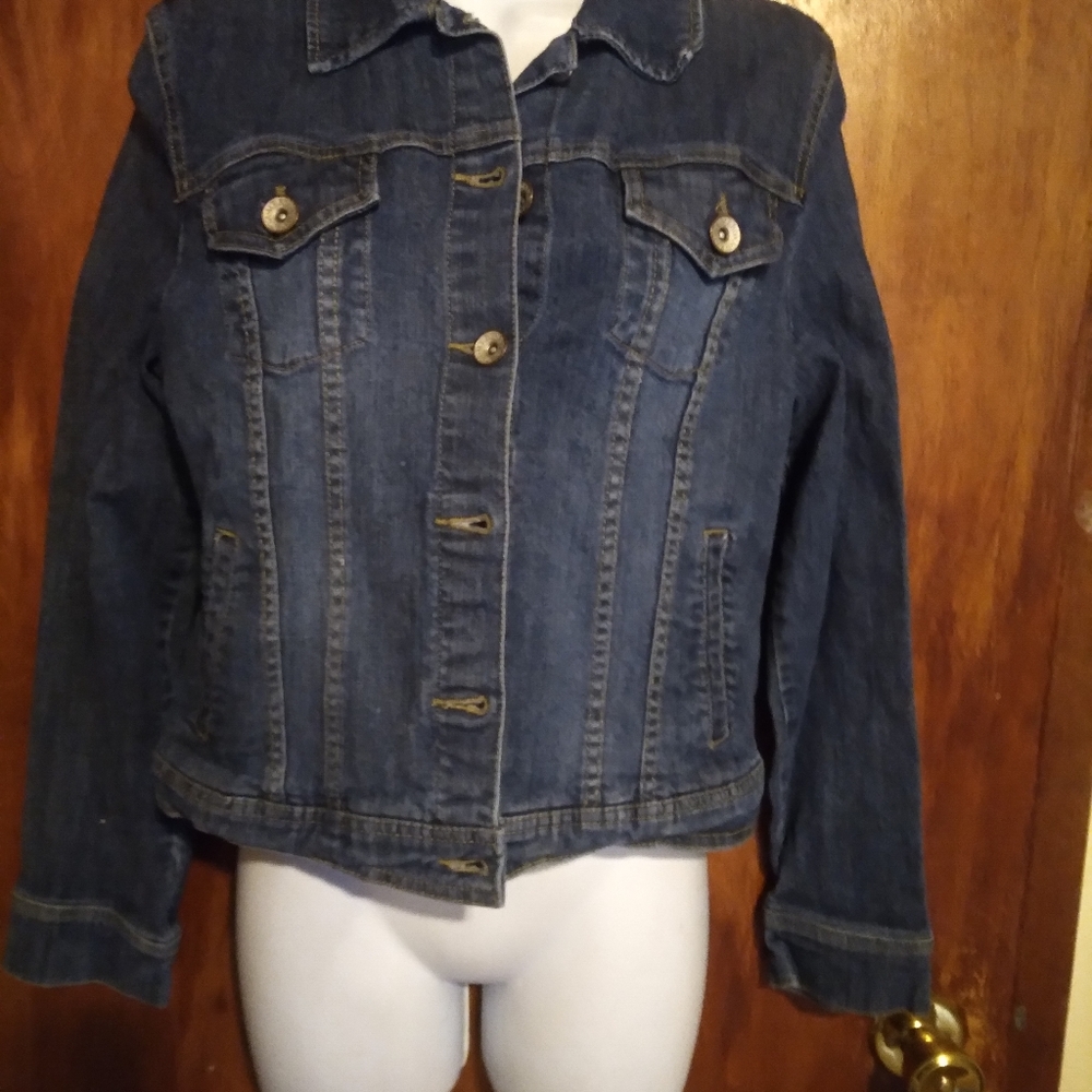 3/$15 bundle. Merona denim Jacket Size M